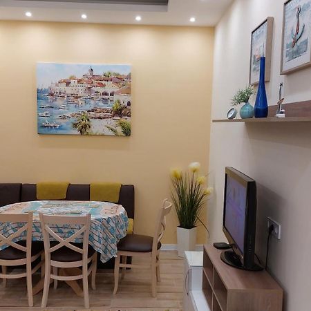 Апартамент Pink & Blue - 2Bdr With Balcony - Wi-Fi Warna Exterior foto