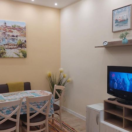 Апартамент Pink & Blue - 2Bdr With Balcony - Wi-Fi Warna Exterior foto